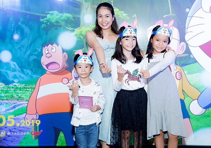 MC Thanh Thảo dành thời gian đưa các con tới rạp xem bộ phim hoạt hình nổi tiếng.